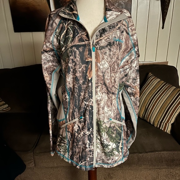 Cabela's Jackets & Blazers - Cabelas • Camouflage • Green/ Brown • Women’s • Size Large • Jacket